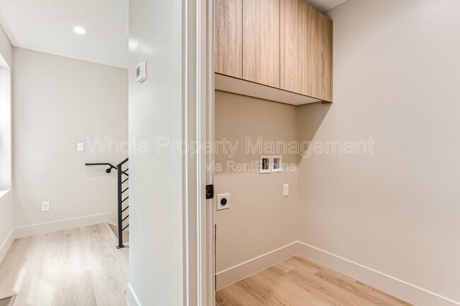 Building Photo - 2321 S High St