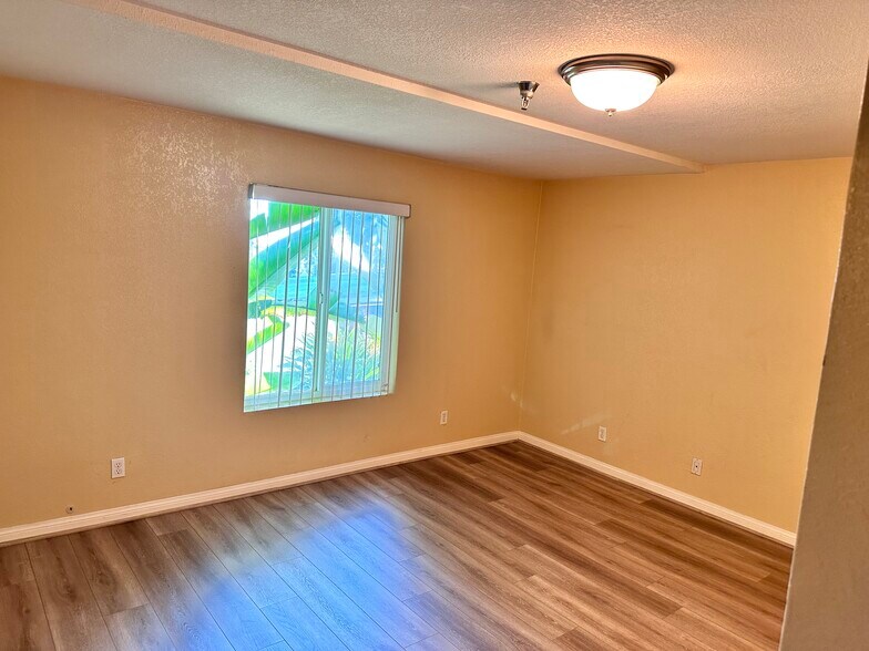 Bedroom - 5252 Orange Ave, #103