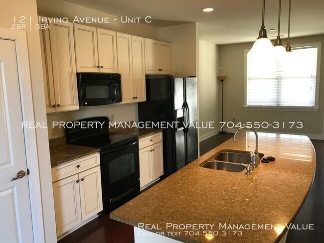 Building Photo - Two Bedroom Townhome in Legacy Village