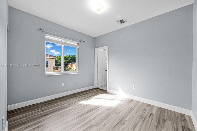 Building Photo - 640 SE 1st St