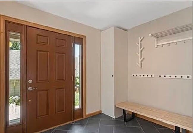 Building Photo - Charming 4-Bedroom Home in Prime Location!