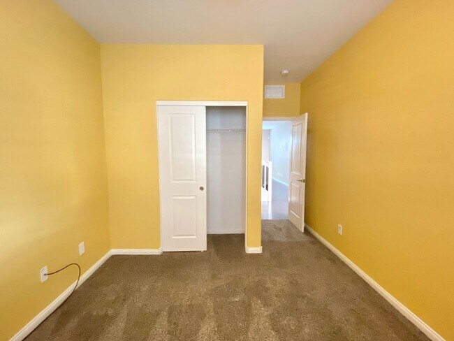 Building Photo - 3621 Vino Biano Ave