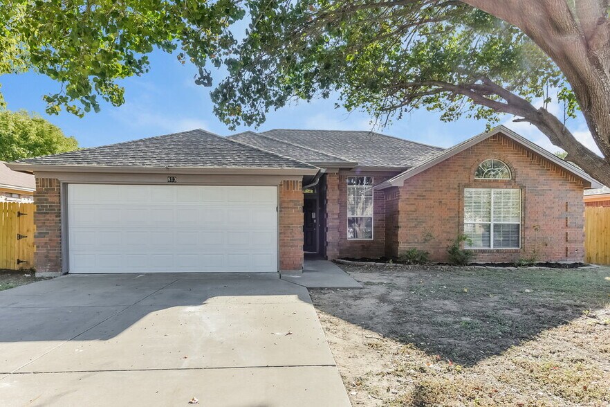 Primary Photo - 813 Globe Ave