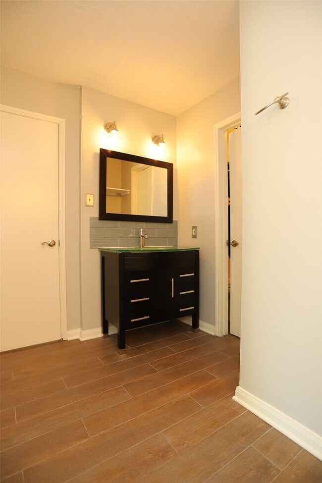Building Photo - 12870 Westella Dr