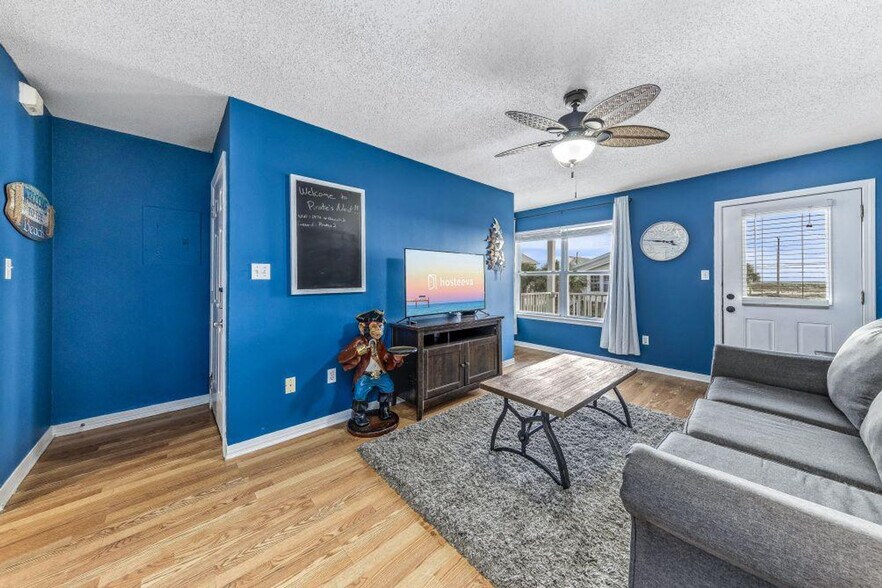 Building Photo - 1474 W Beach Blvd