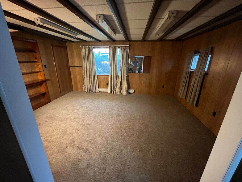 Building Photo - 15 Williams St