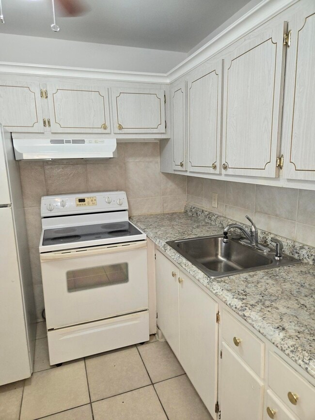 Building Photo - 278 Windsor N