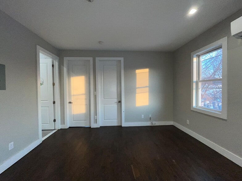 Building Photo - 5 Whitman Ave