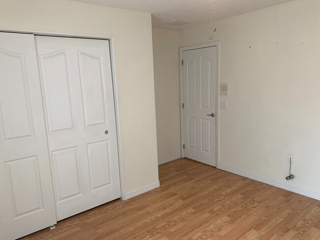 Building Photo - East Orlando spacious 3 bedrooms home with a large loft.