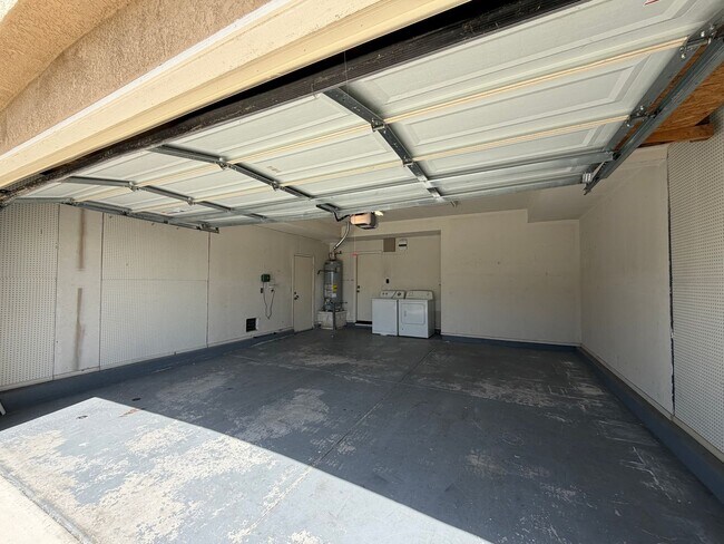 Building Photo - 1683 Falcon Peak St