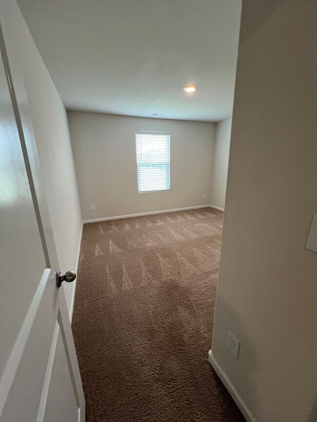 Building Photo - Charming 3 Bedroom Home Located In Zebulon NC!!!