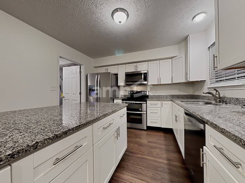 Building Photo - 643 Daniel Ct