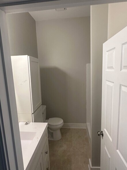 Bathroom - 2332 Stark St