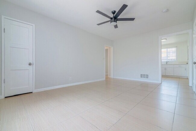 Building Photo - 4316 Santa Rosalia Dr