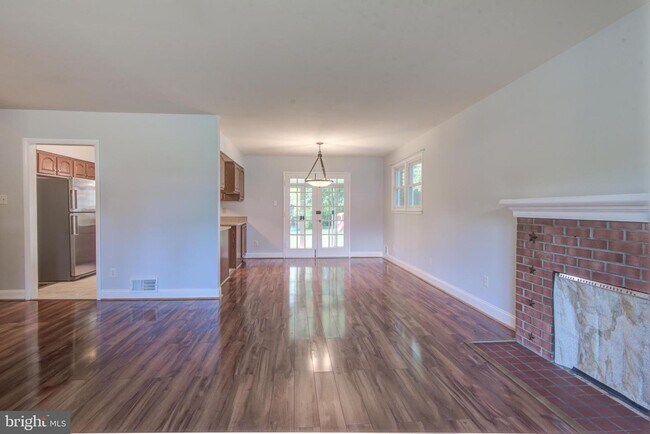 Building Photo - 8120 Drayton Ln