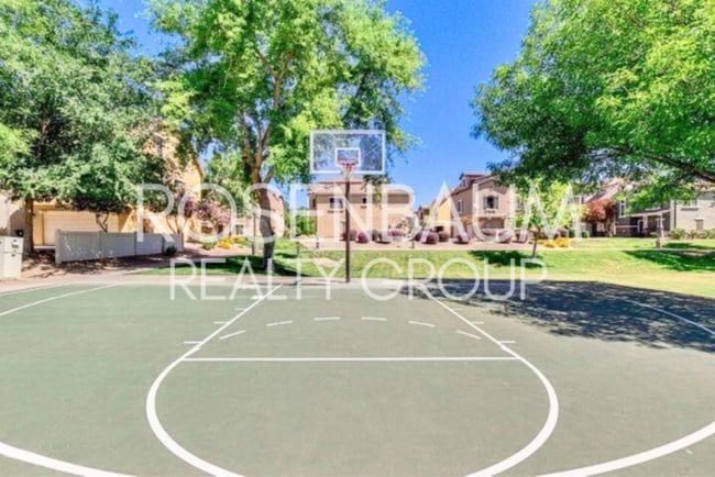 Building Photo - Stylish 3-story townhome in The Gardens Co...