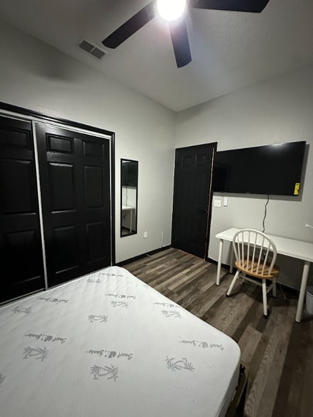 Building Photo - 1806 Superior Ct