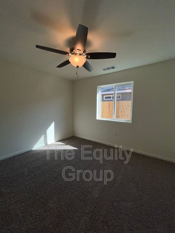 Building Photo - 7039 W Wren Ave