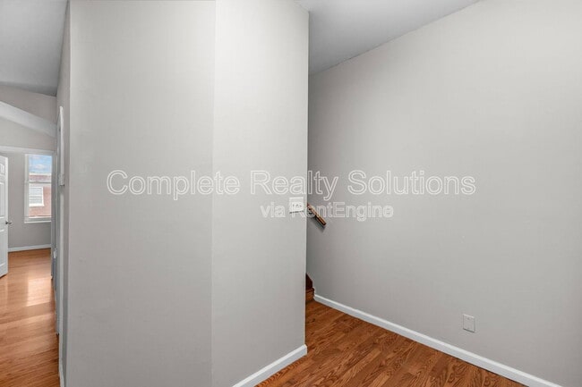 Building Photo - 3021 Iowa Ave