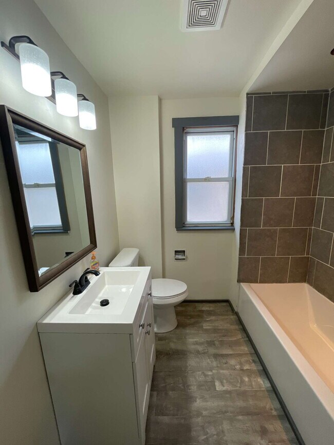 Building Photo - 618 Penn Ave