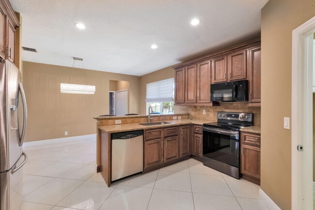 Building Photo - 12372 Cascades Pointe Dr