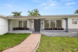 Building Photo - 439 Bargello Ave