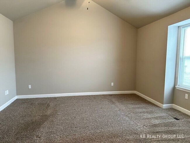Building Photo - 2 Bed Townhome in Belton; Raymore-Peculiar...