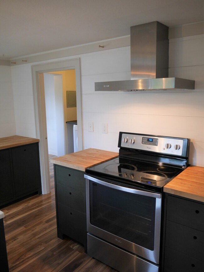 Building Photo - Charming Remodeled 2 Bedroom Shoreline Home