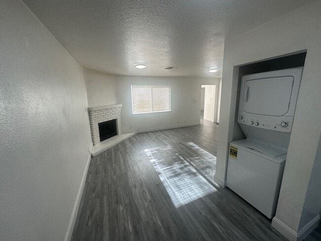 Building Photo - 6945 Mendon Ln