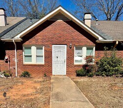 Building Photo - 3 Bedroom Townhouse in Stone Mountain