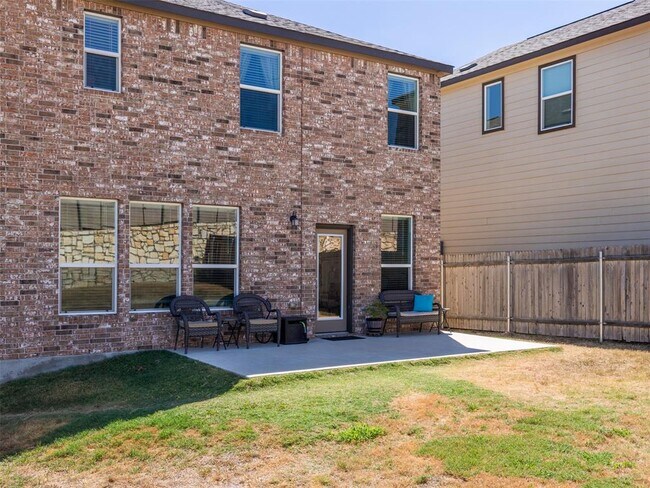 Building Photo - 7106 Summer Tanager Dr