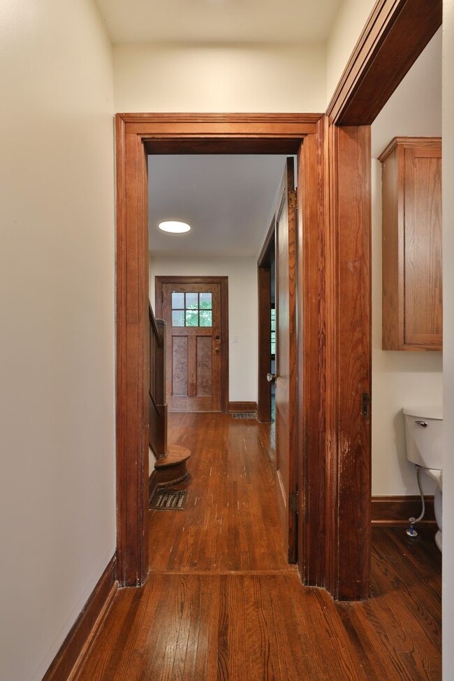 Building Photo - 2104 Iuka Ave