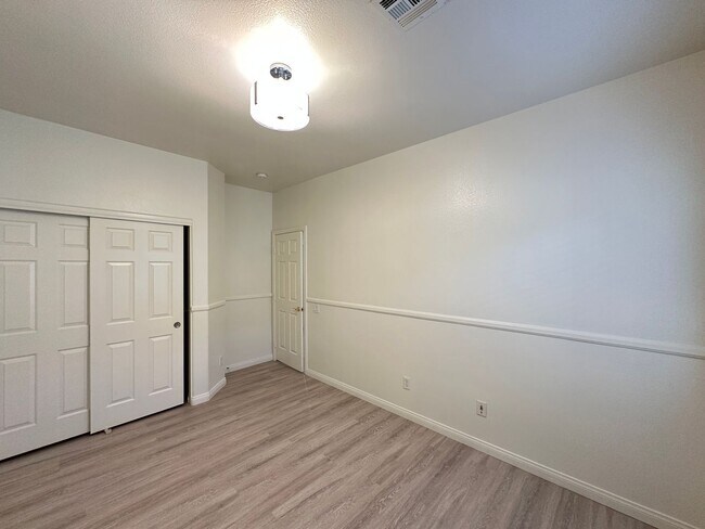 Building Photo - Echo Ridge At The Ridges In Summerlin-Unit 1