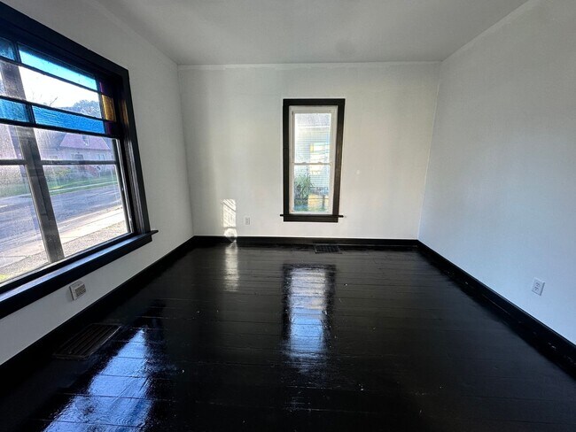 Building Photo - Three Bedroom House in Battle Creek