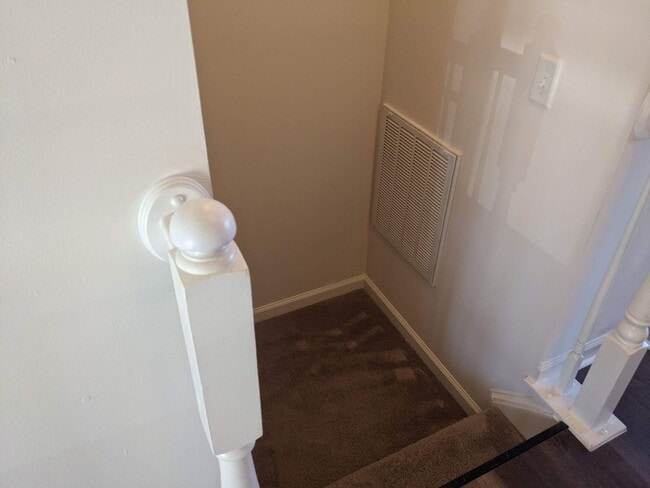 Building Photo - 3 Bedroom Townhouse For Rent in Charming Waynesboro, PA