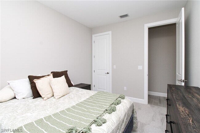 Building Photo - 15565 Vittorio St