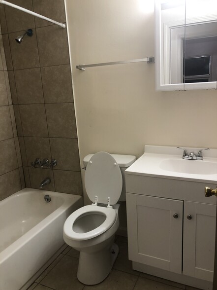 Bathroom - 4011 Middlehurst Ln