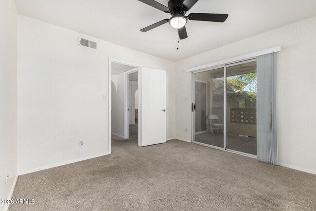 Building Photo - 1880 E Morten Ave