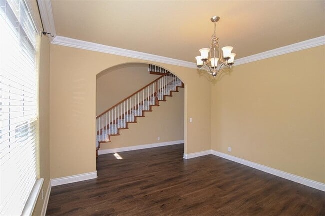 Building Photo - 6113 W Pleasant Dr