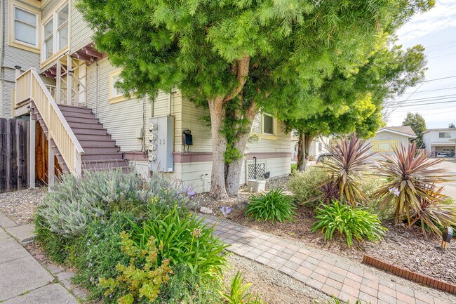 Building Photo - Eagle Avenue