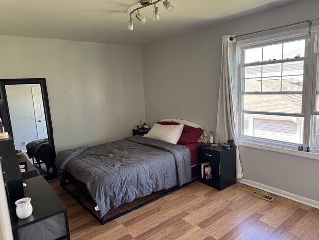 Building Photo - 362 Farmington Ln