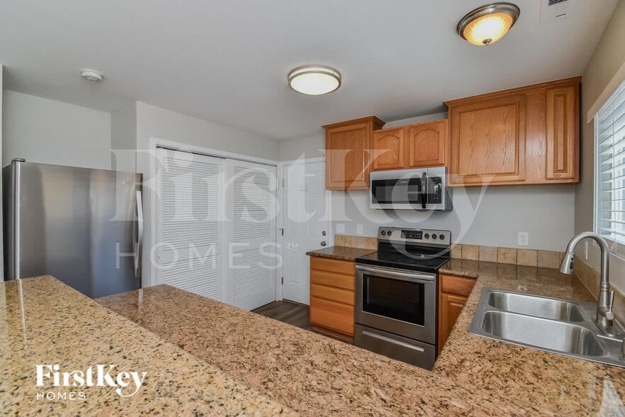 Building Photo - 6255 Sorpresa Ln