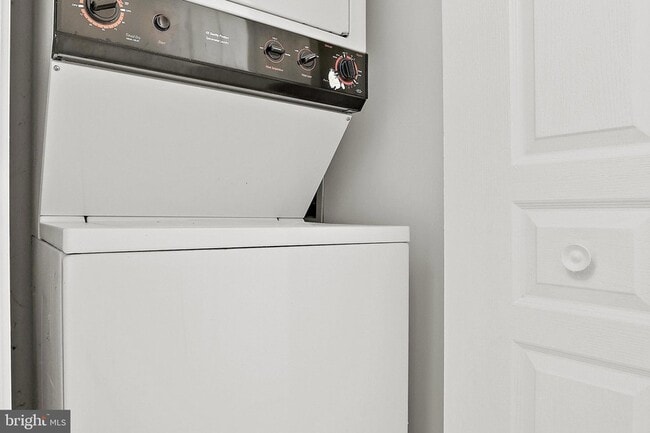 Building Photo - 2204 Westcourt Ln