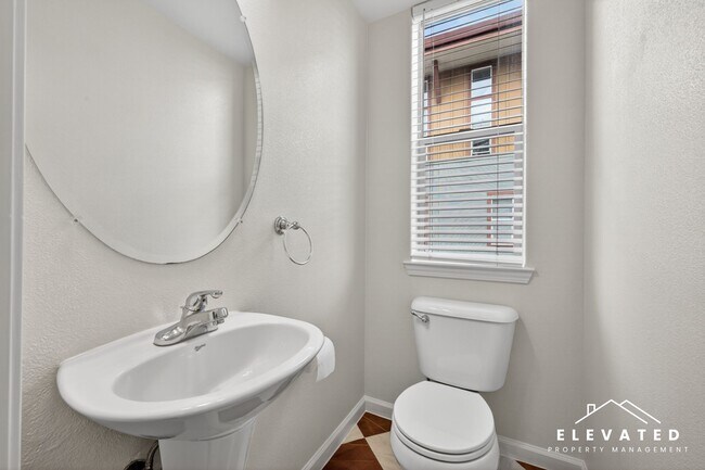 Building Photo - 1040 Campoy St