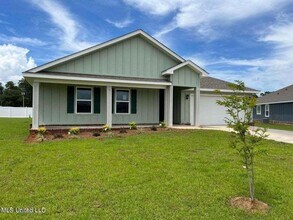 Building Photo - Beautiful new 4/2