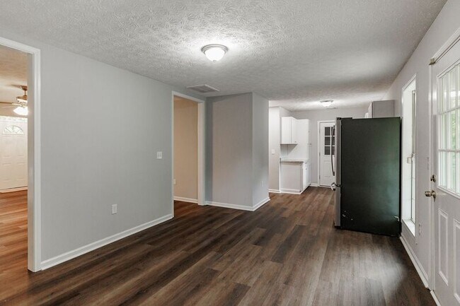 Building Photo - 2603 Hog Mountain Rd