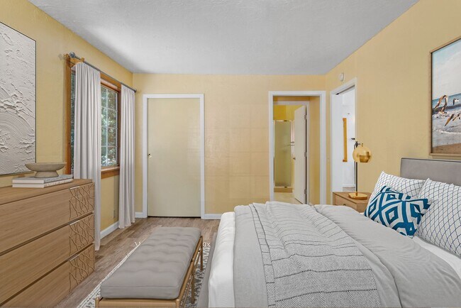 Building Photo - 475 Riverview Dr