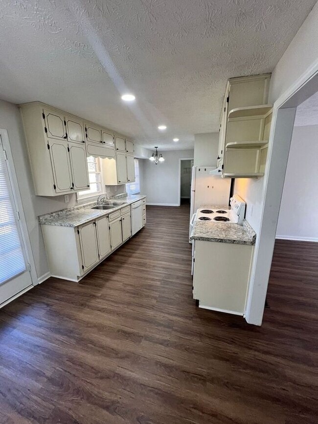 Building Photo - Available now!!! 3 bedroom 2 bath in Lilburn