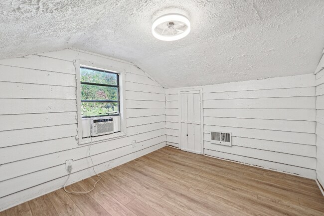 Building Photo - 1247 Wooten Dr