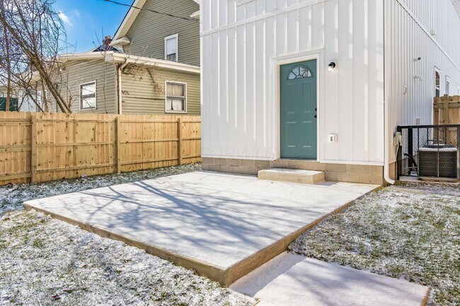 Building Photo - 172 Whitethorne Ave